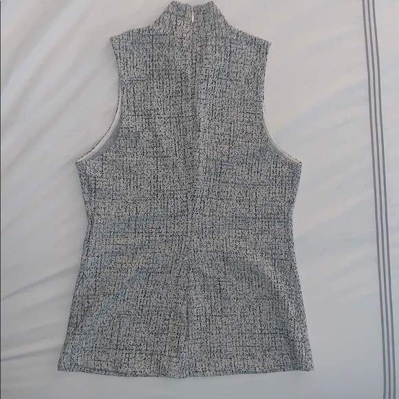 Current-season, sleeveless Express top. - Picture 3 of 3